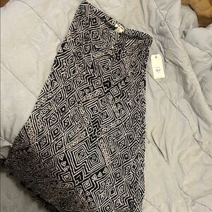 Billabong Black and Cream Patterned Skirt